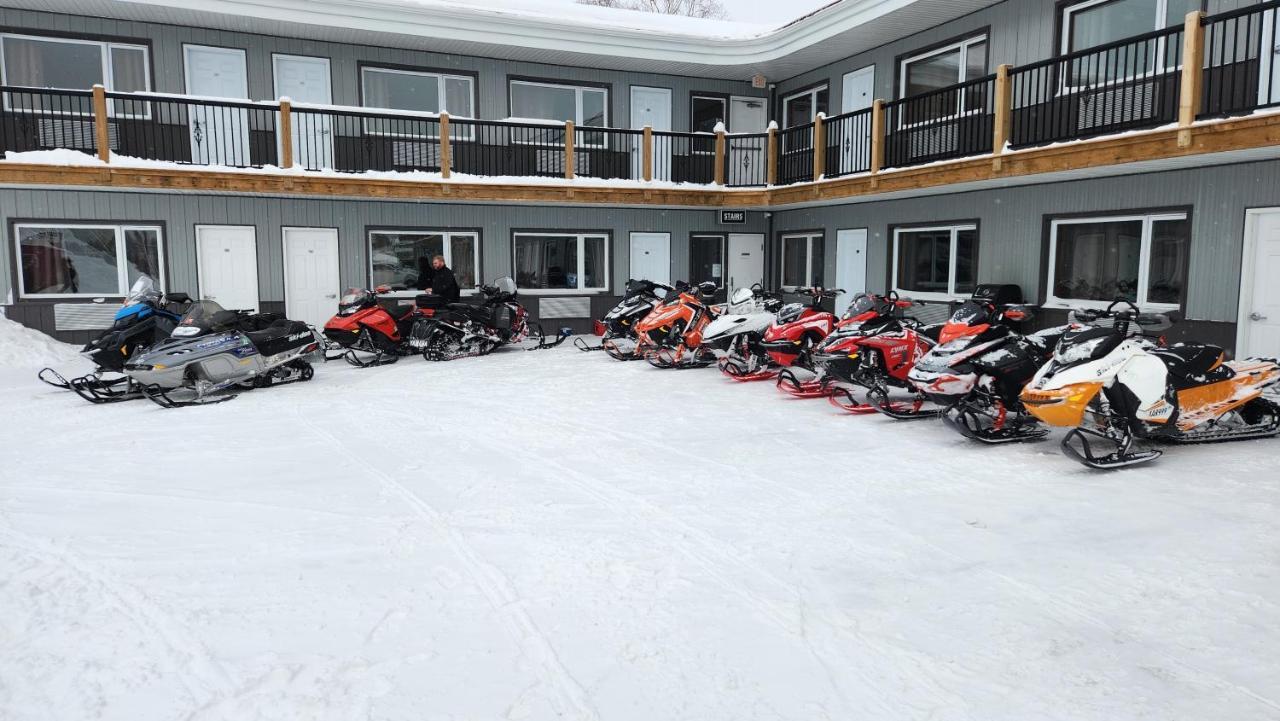 Outdoorsman Motel Вава Екстер'єр фото